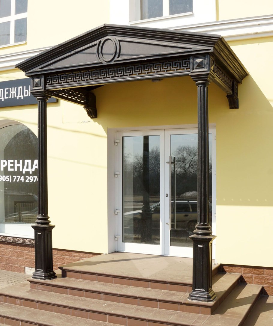 Навес над входом в магазин