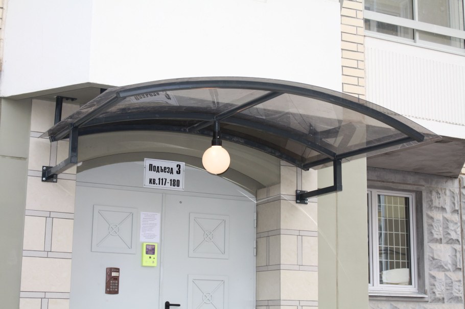 Козырек на магазин