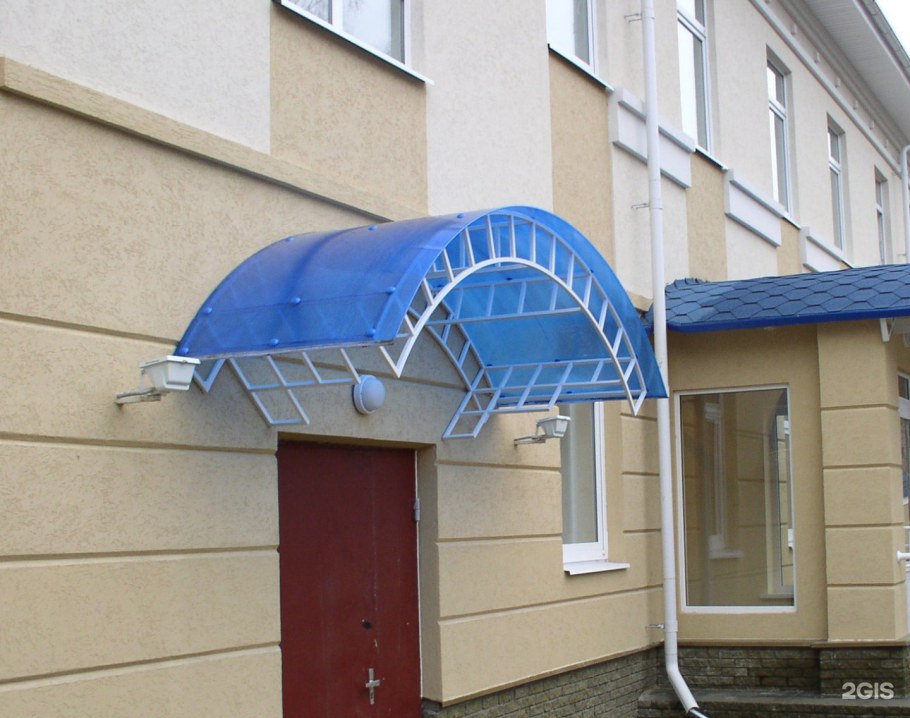 Козырёк над входной дверью