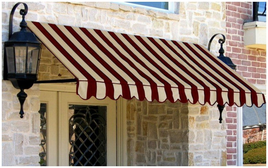 Трехскатный козырек над крыльцом