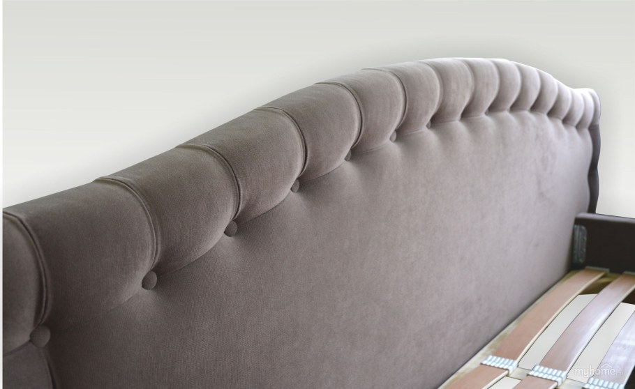 Диван с мягкой спинкой