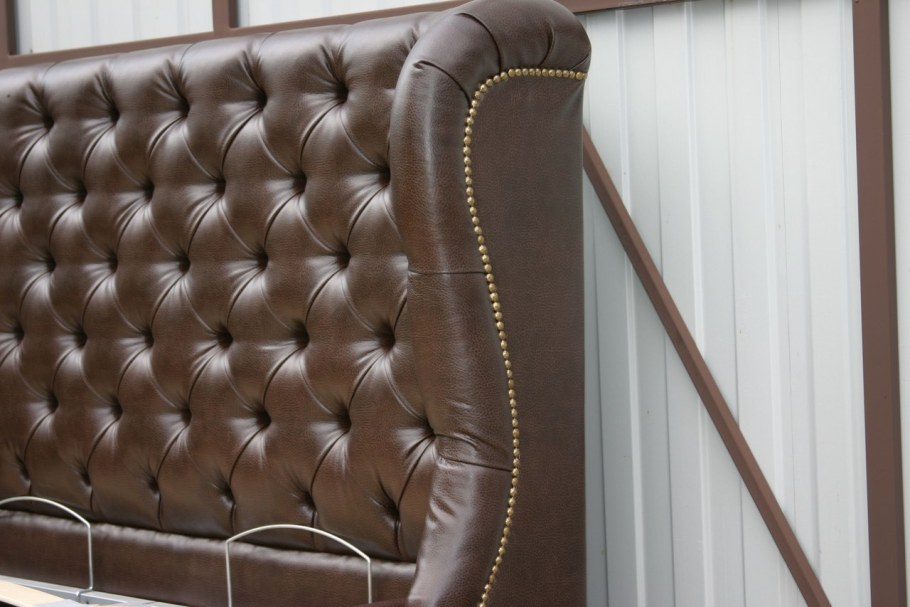 Диван Честер капитоне