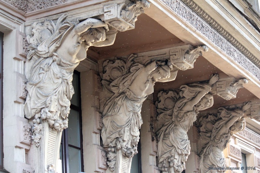 Кариатиды и Атланты в древней Греции