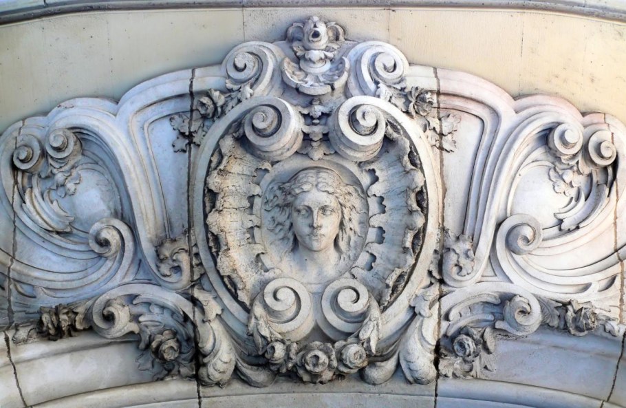 Маскарон рококо