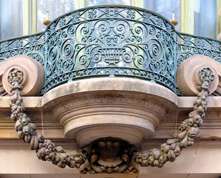 Кованые балконы в стиле Ампир