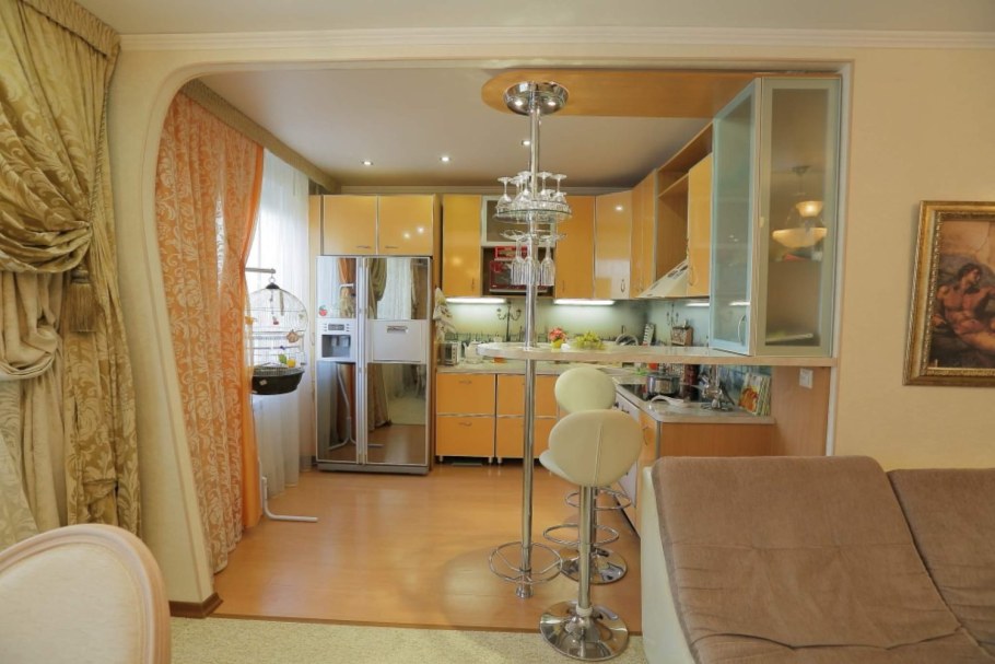 Интерьер гостиной в двухкомнатной квартире