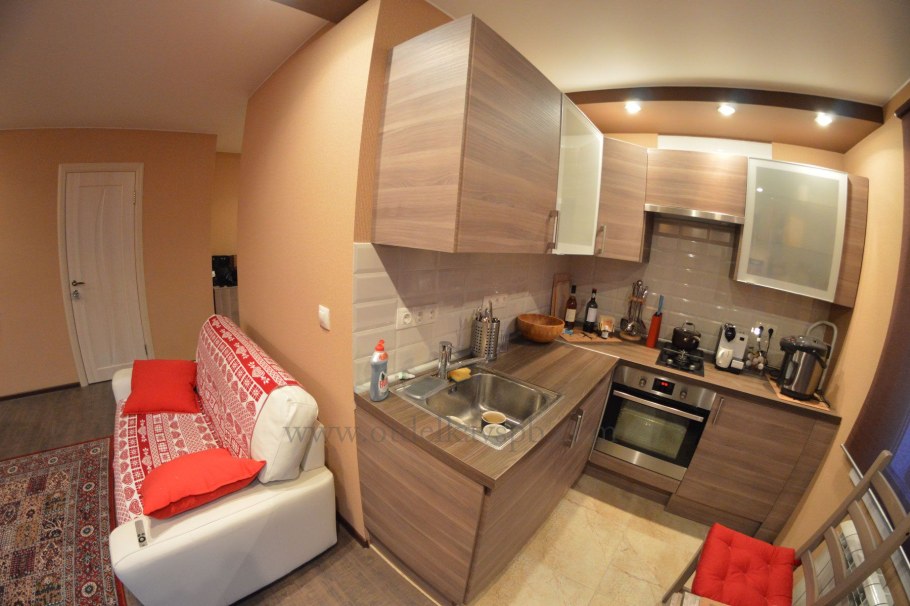 Перегородка между коридором и гостиной