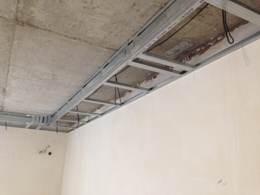 Каркас многоуровневого потолка
