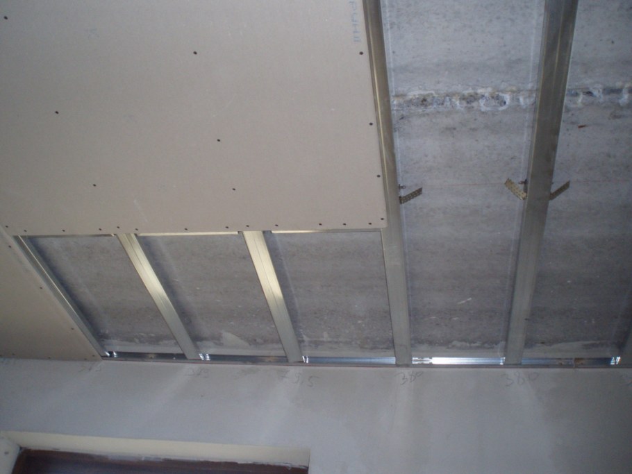 Монтаж потолка из гипсокартона