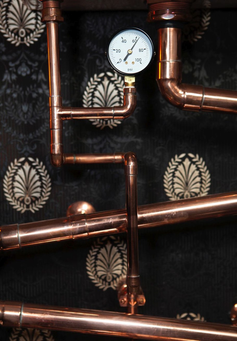 Водопроводные трубы в интерьере