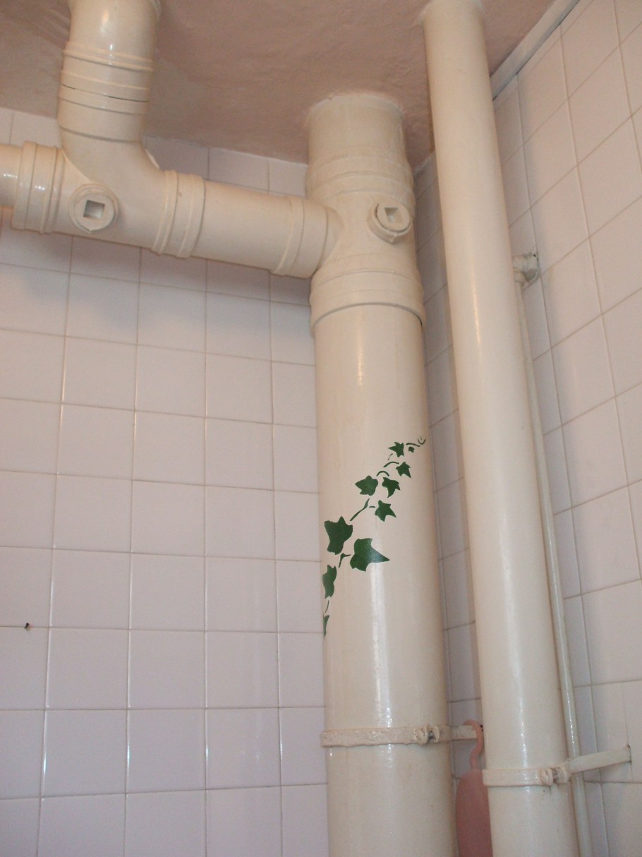 Декор труб в ванной