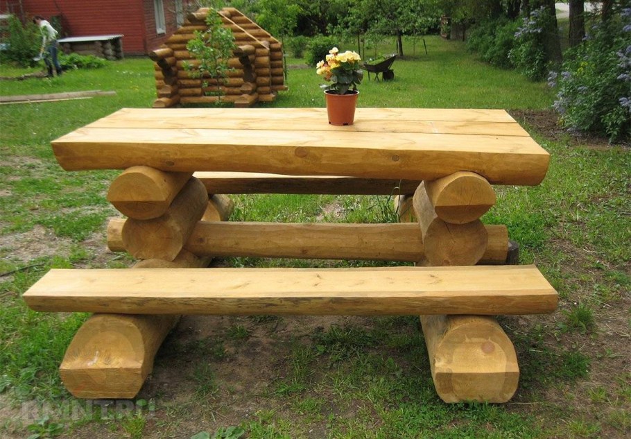 Деревянный паровоз для сада