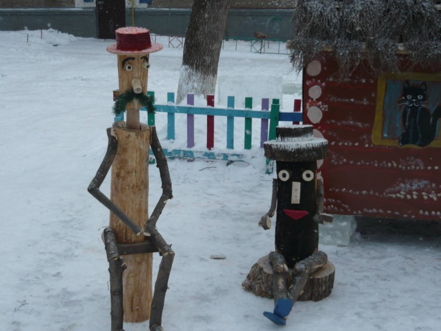 Человечки из бревен