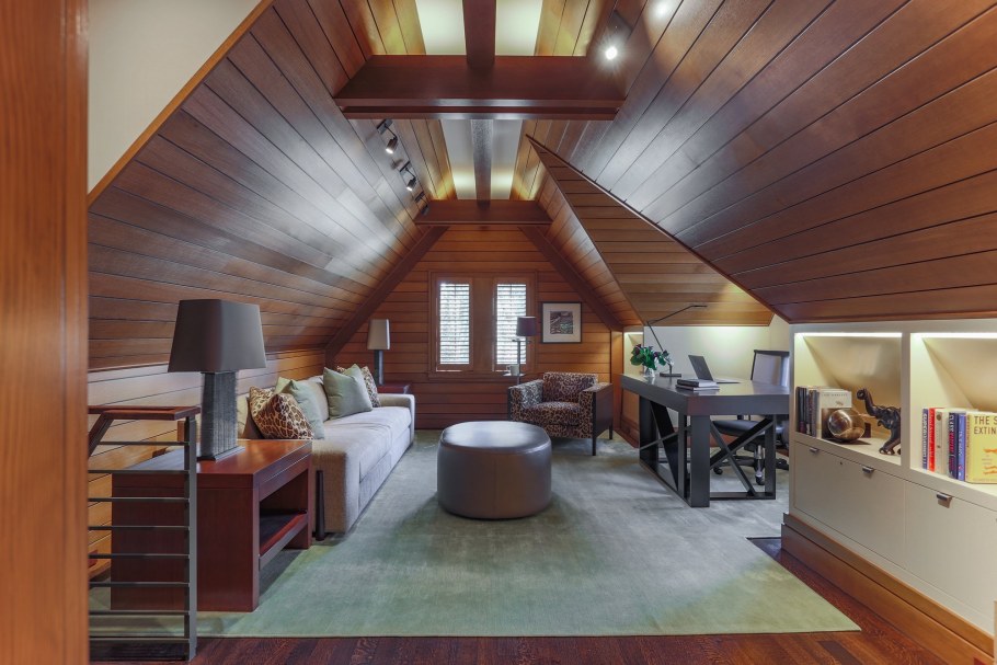 Обшивка мансарды вагонкой