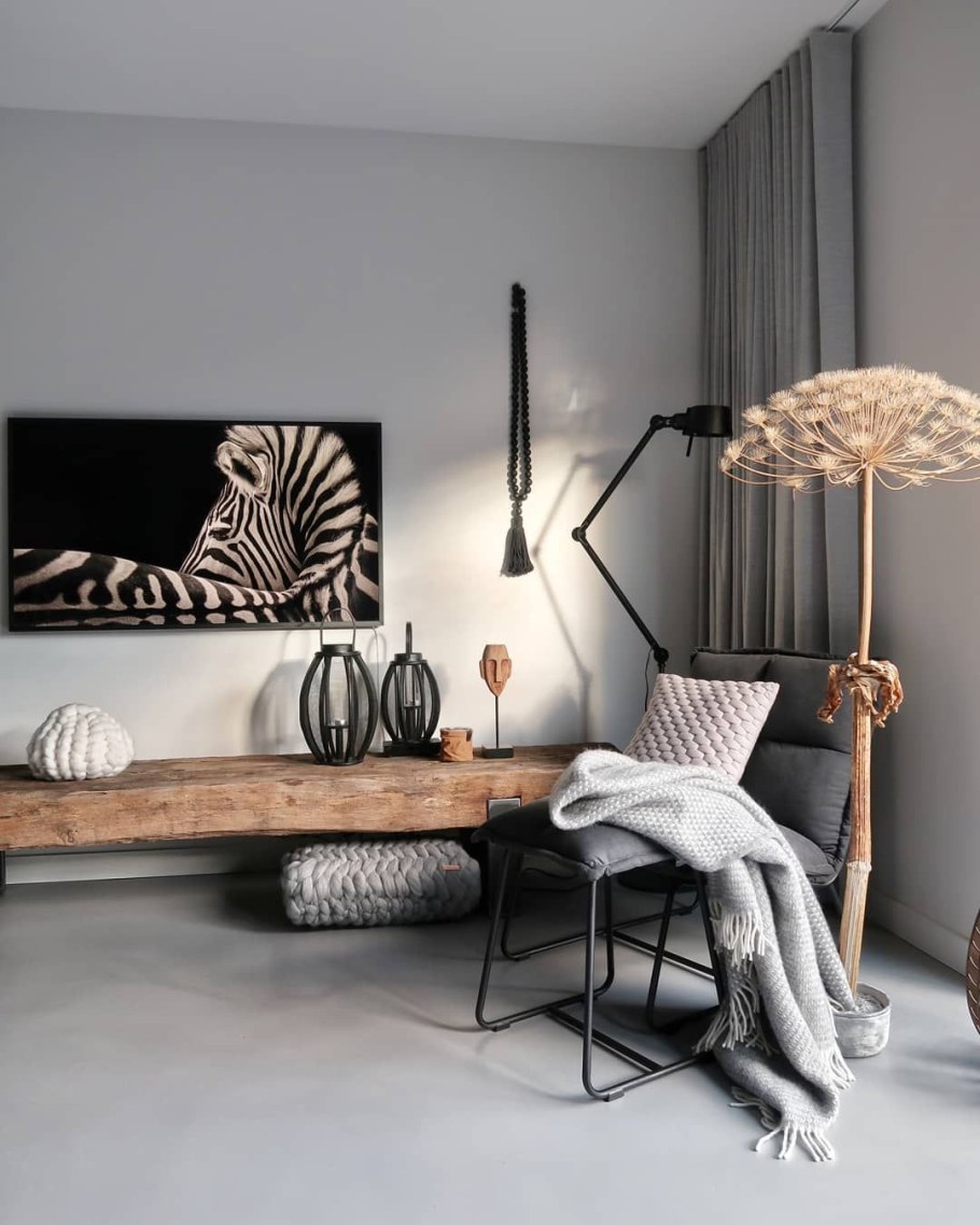 Журнальный столик West Elm Carved Wood Side Table