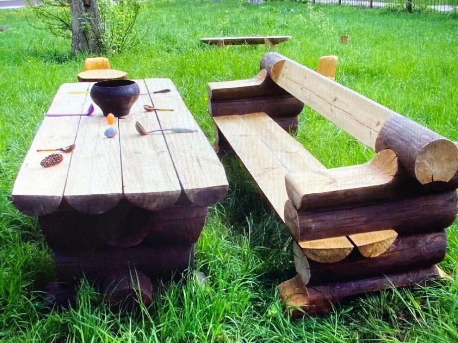 Скамья из бревна