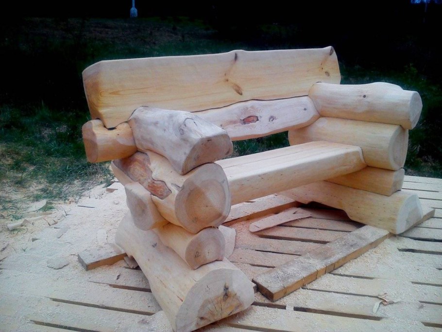 Кресло из бревна