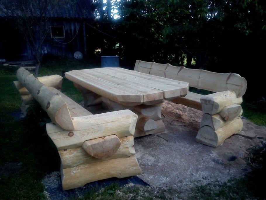 Уличная мебель из пней