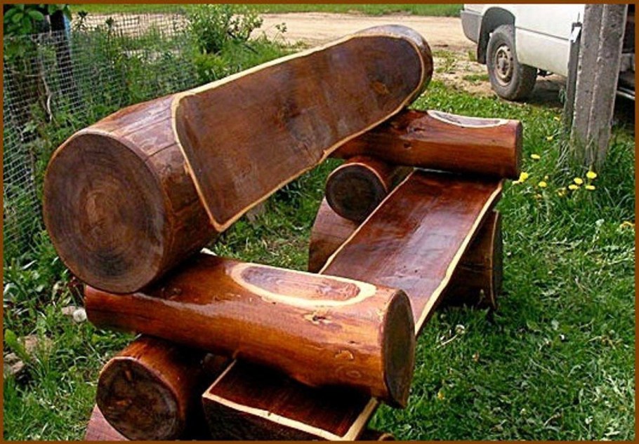 Стол и стулья из бревен