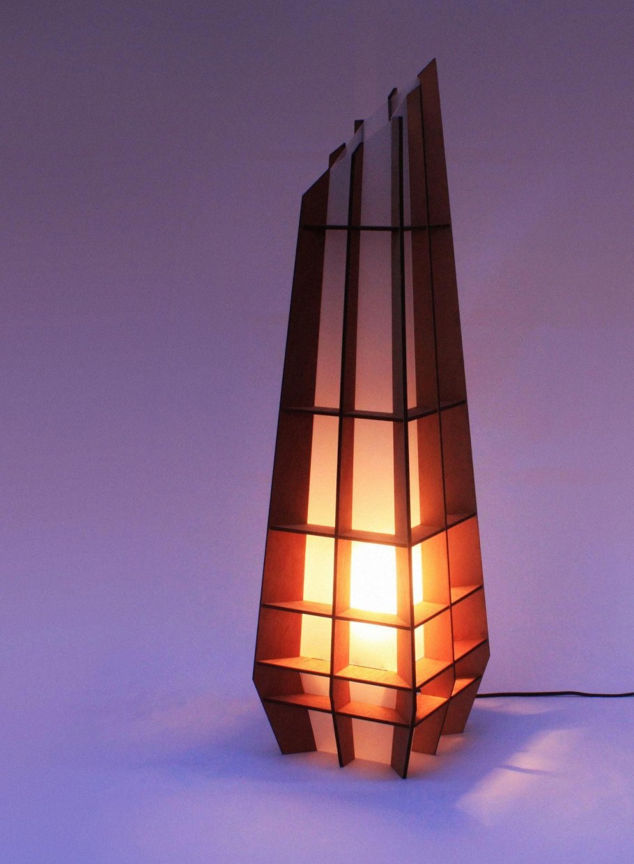 Светильник из дерева