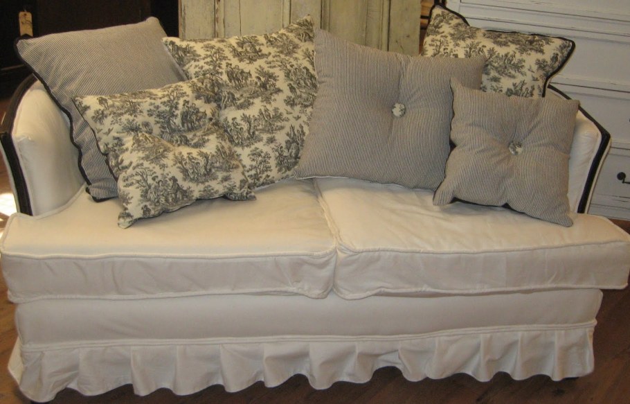 Декорирование дивана своими руками
