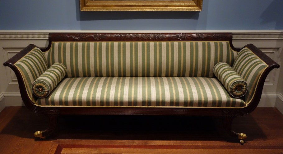 Двухцветная обивка дивана варианты