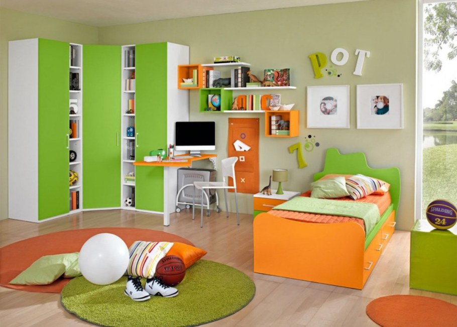 Стол в комнату для подростка