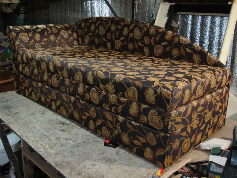 Старый диван