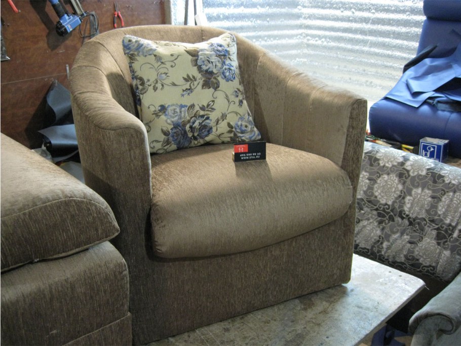 Химчистка дивана до и после