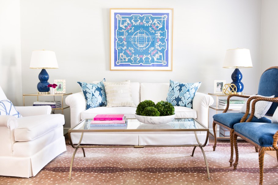 Комната с синими полами