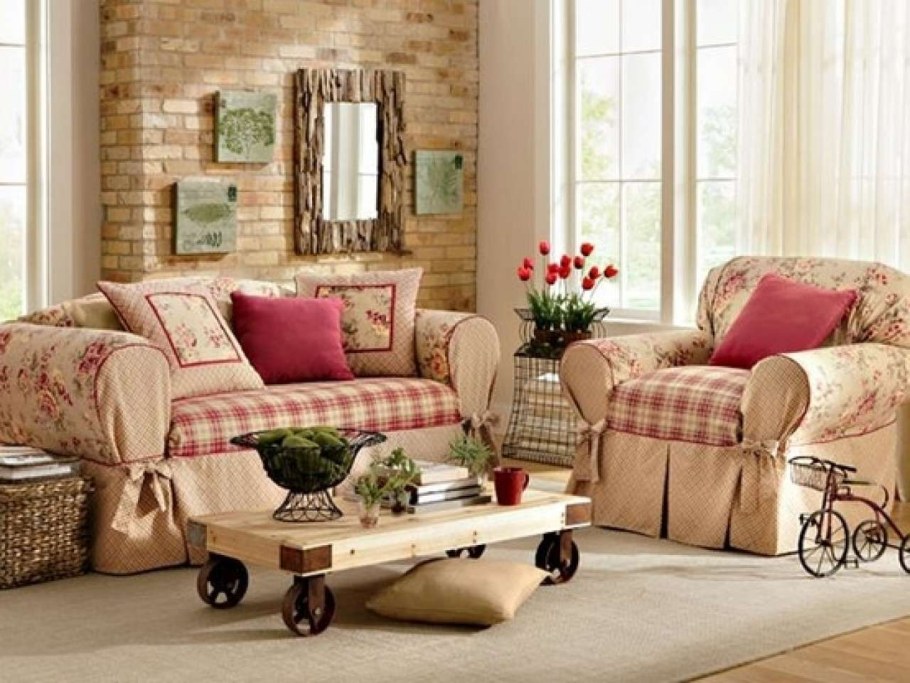 Диван в деревенском стиле