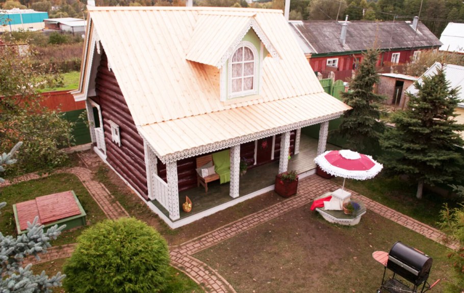 Двухэтажная пристройка к деревянному дому