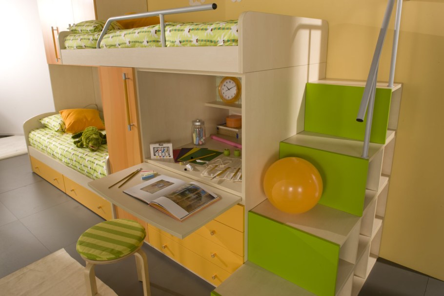 Кровать двухъярусная