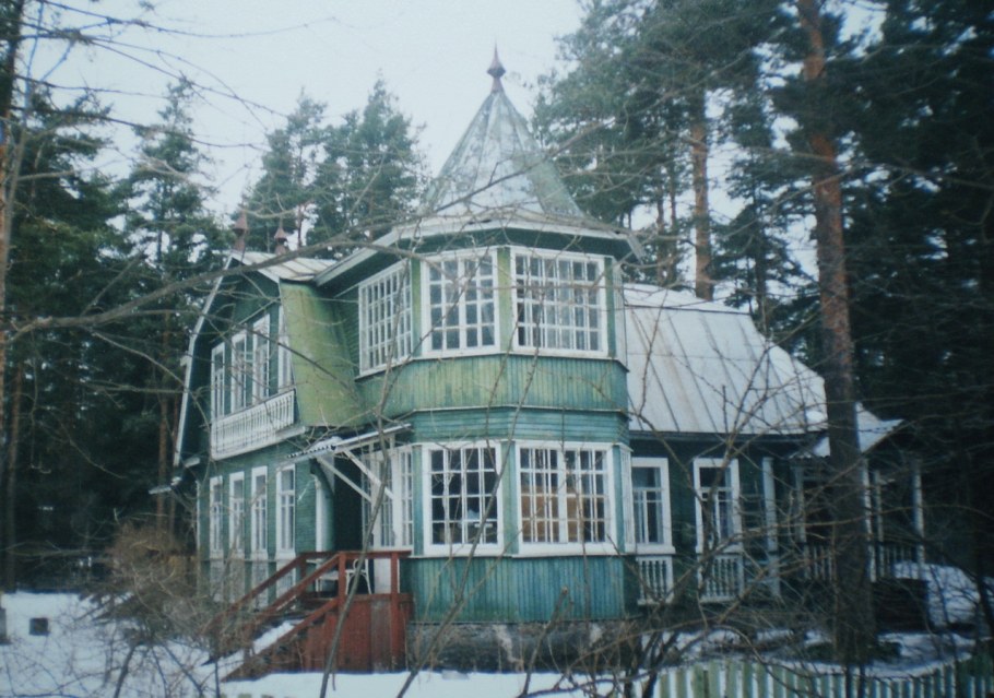 Деревенский домик осень