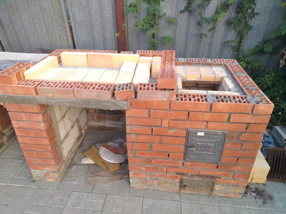 Мангал и казан из кирпича своими руками