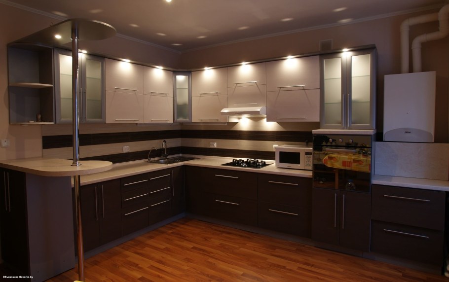 Кухни встроенные угловые