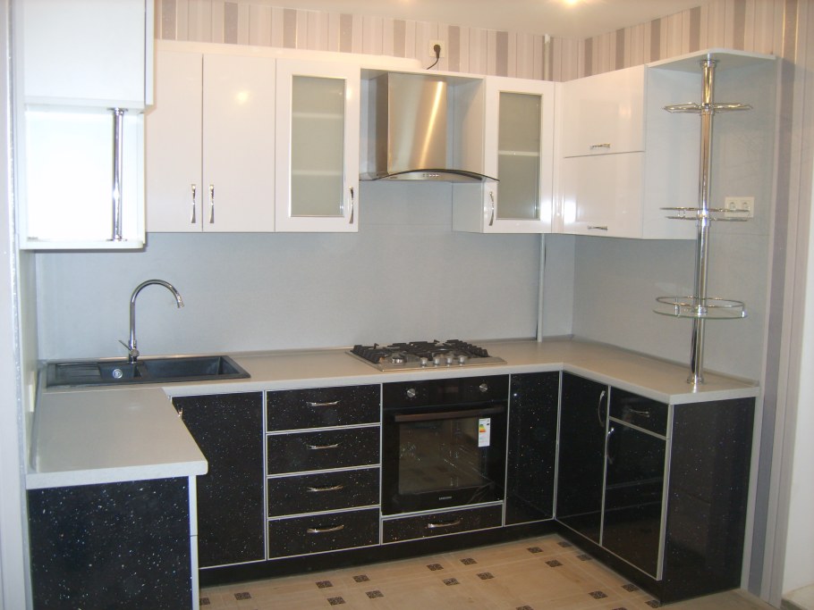 П-образный кухонный гарнитур