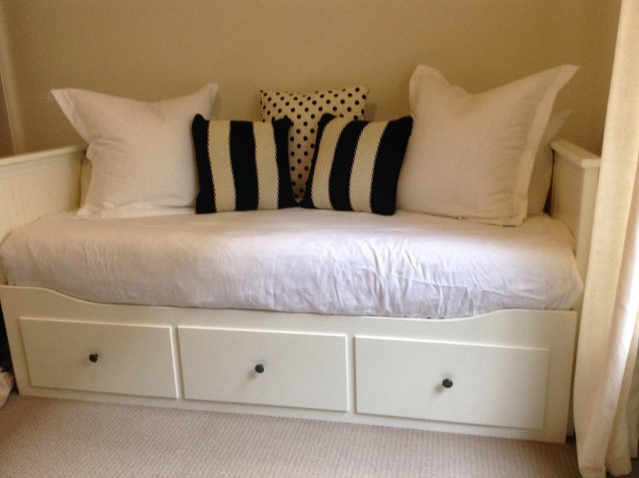 Пуф прикроватный банкетка