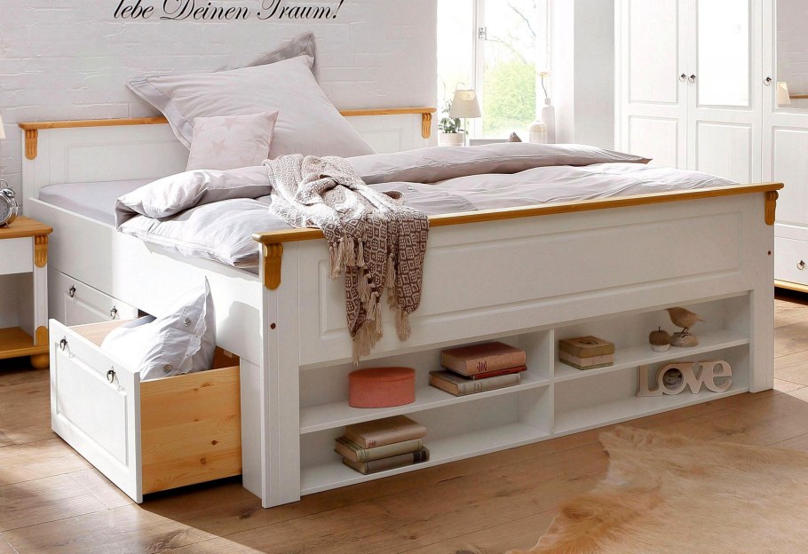 Диванчик с ящиками под окно