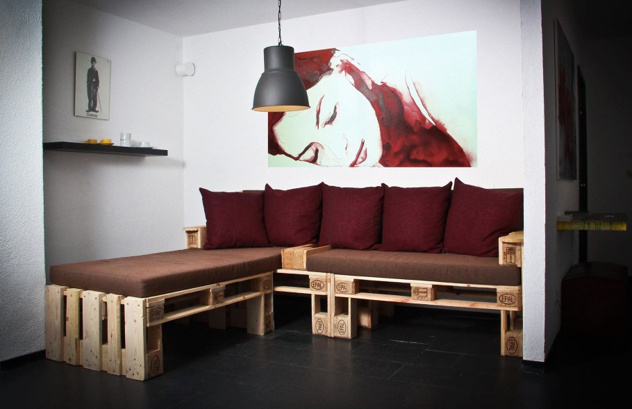 Угловой диван из паллет