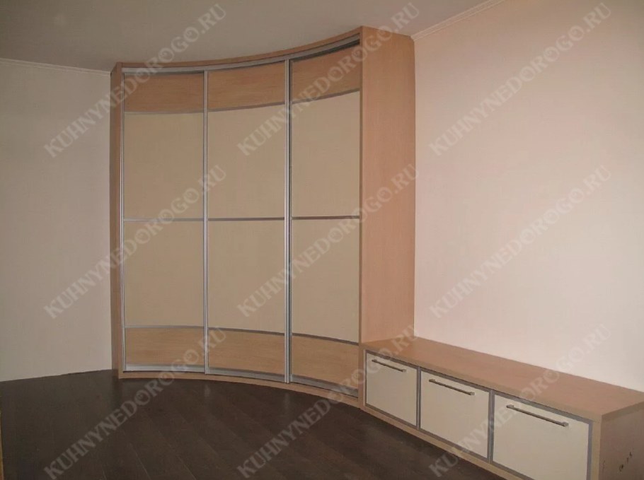 Угловой шкаф-купе в гостиную