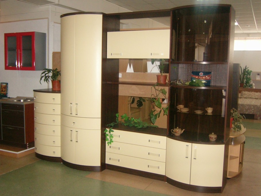 Угловые шкафы в гостиную современные