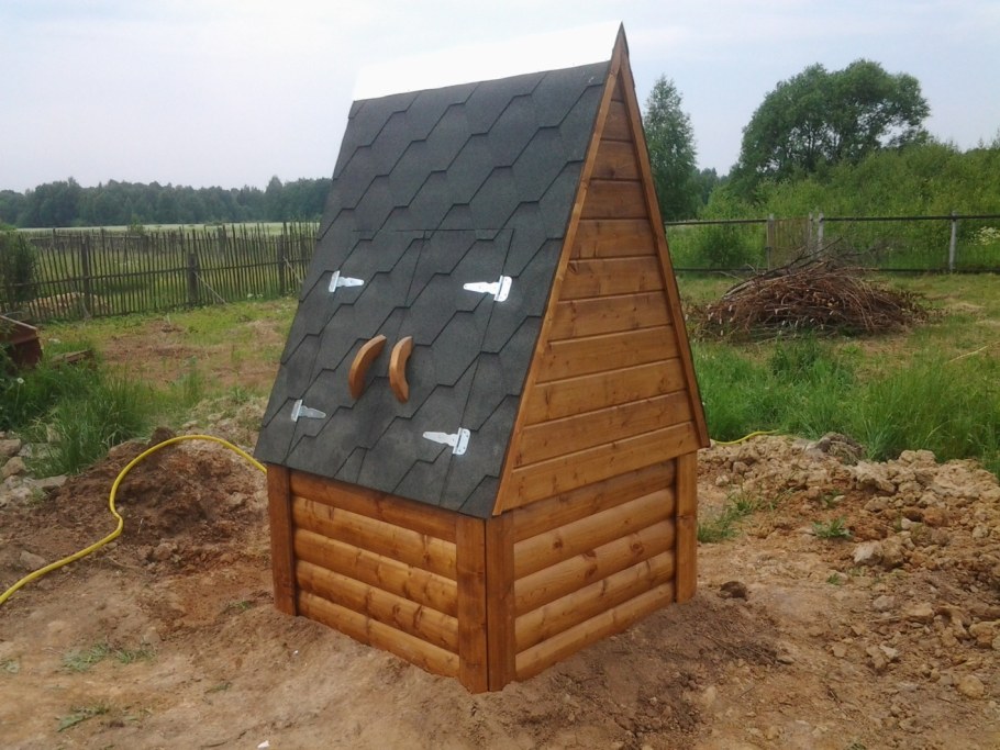 Домик над скважиной