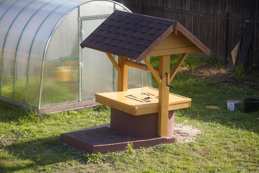 Декоративный колодец из металла