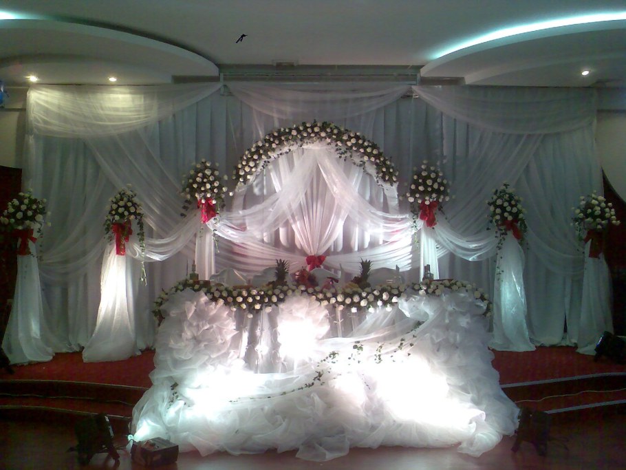 Украшение помещения тканью