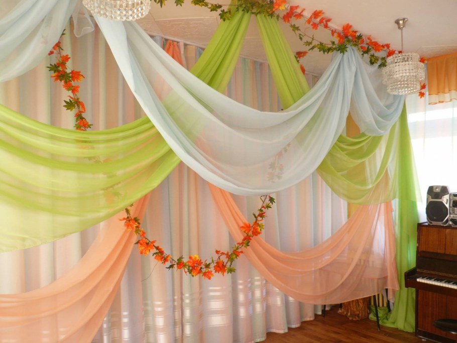 Украшение сцены из ткани