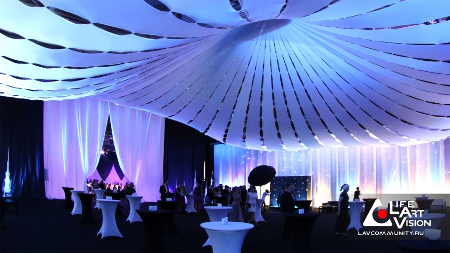 Декорация потолка тканью