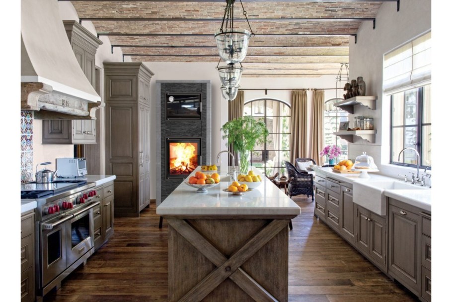 Интерьер кухни в стиле Шале