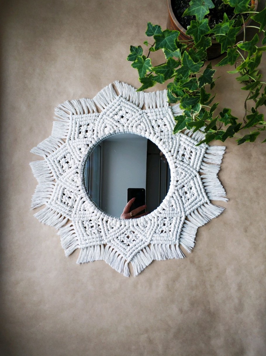 Макраме зеркала в интерьере золотой цвет