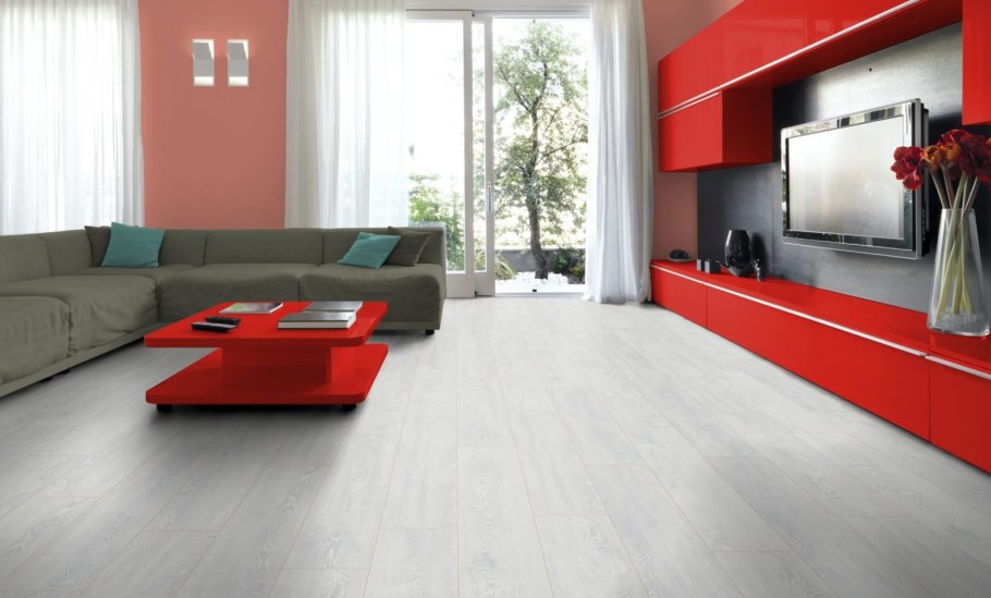 Красный ламинат в интерьере